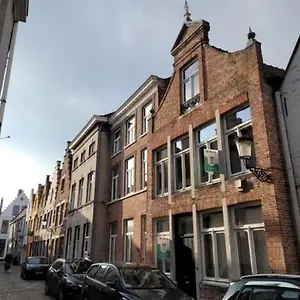 https://large-3-bedroom-house-with-terrace-in-the-center-of-bruges.bruges-hotels.info