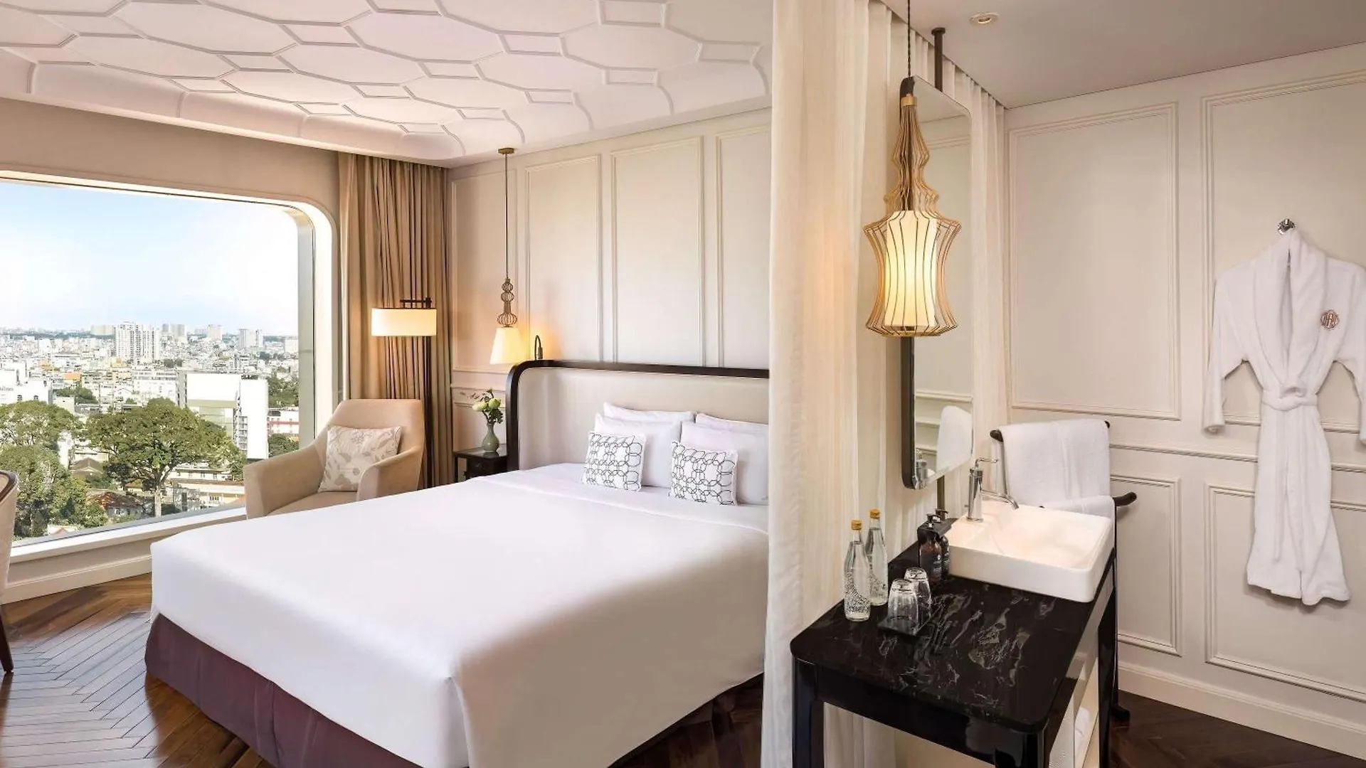 *****  Hotel Des Arts Saigon Mgallery Collection Ho Chi Minh City Vietnam